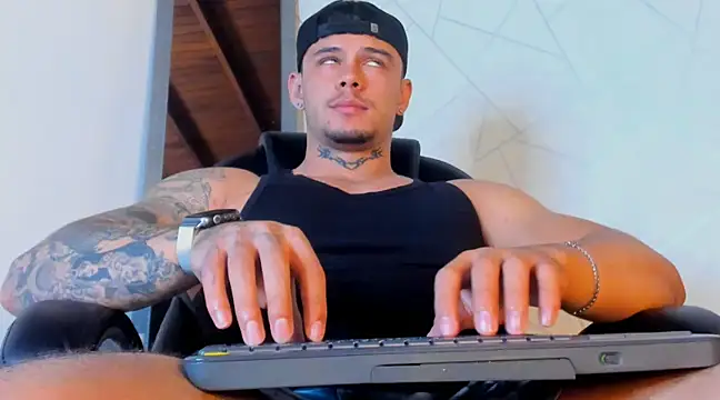 NoahhBrown online show from March 10, 6:16 am