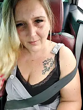 BecciDeluxe online show from September 26, 12:20 pm