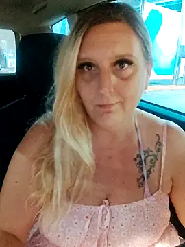 BecciDeluxe online show from July 10, 8:44 pm
