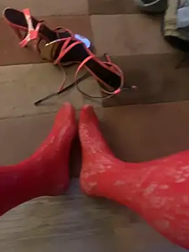 Snapshot of footsy35 chatting on February 6, 7:39 pm footsy35 online show from February 6, 7:39 pm