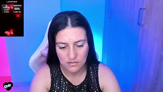 Snapshot of Saskyaa chatting on April 10, 2:39 am Saskyaa online show from April 10, 2:39 am