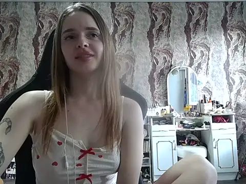 Snapshot of samanta55555 chatting on June 19, 9:02 am samanta55555 online show from June 19, 9:02 am