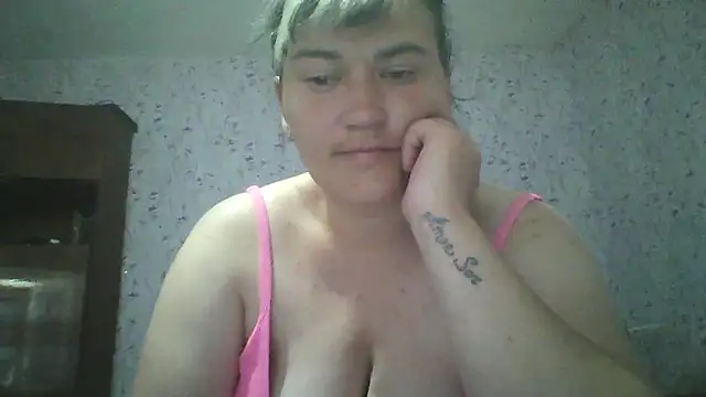 HollyLaBerry online show from June 28, 6:52 am