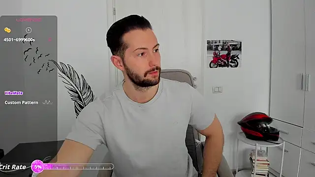 Snapshot of ZackFraser chatting on March 15, 6:19 am ZackFraser online show from March 15, 6:19 am