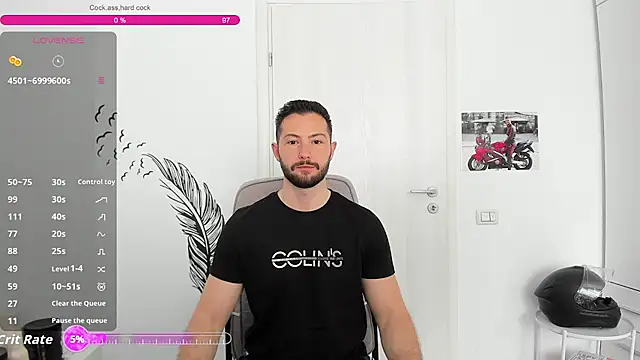 Snapshot of ZackFraser chatting on May 10, 7:24 am ZackFraser online show from May 10, 7:24 am