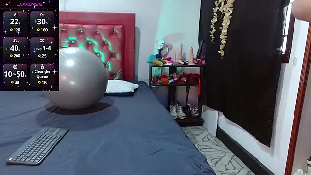 cleopatraa online show from December 9, 8:33 pm