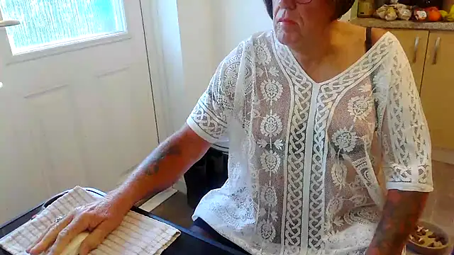 samanthasissieuk online show from June 10, 5:28 am