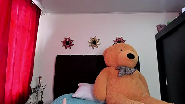 VIOLETMIILLER online show from December 18, 4:28 pm