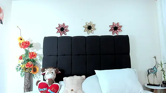 VIOLETMIILLER online show from February 10, 2:05 pm