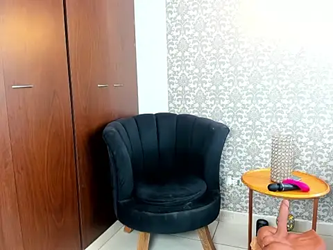 mabelsaravia online show from February 12, 6:14 pm