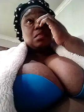 MATUREBUSSTY online show from September 28, 7:47 am