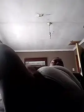 Snapshot of MATUREBUSSTY chatting on January 18, 6:06 am MATUREBUSSTY online show from January 18, 6:06 am