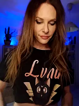 Luna Kitanna online show from September 9, 8:08 pm