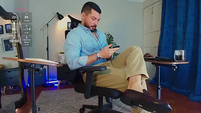Snapshot of HenryBenso chatting on May 9, 5:29 pm HenryBenso online show from May 9, 5:29 pm