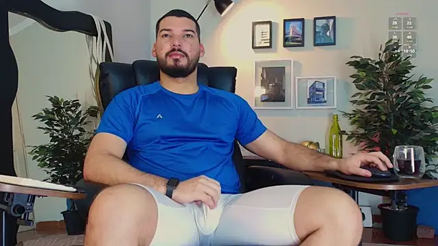 Snapshot of HenryBenso chatting on June 3, 12:41 pm HenryBenso online show from June 3, 12:41 pm