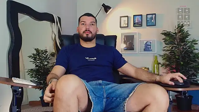 Snapshot of HenryBenso chatting on June 4, 11:27 am HenryBenso online show from June 4, 11:27 am