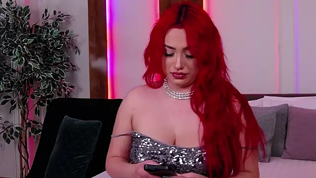 EmyHilton online show from November 8, 6:13 am