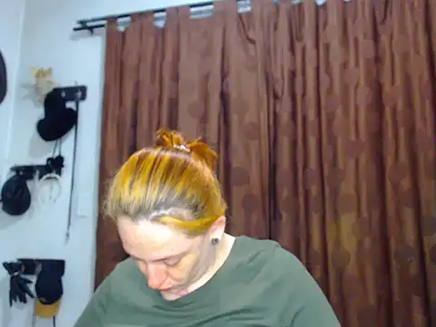 Snapshot of Redhead_incandy chatting on July 5, 7:04 am Redhead incandy online show from July 5, 7:04 am