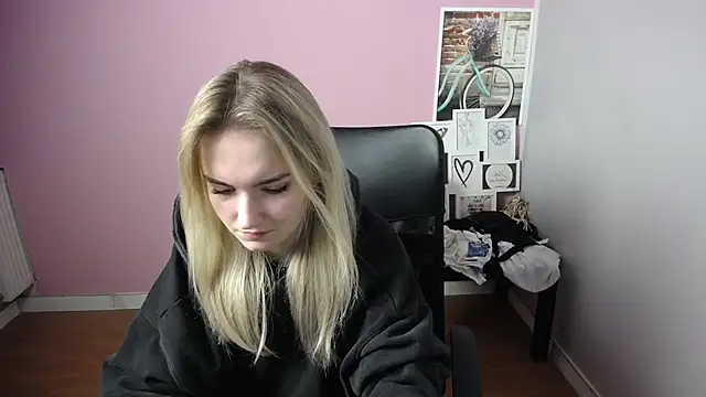 Snapshot of viktoria_lovely chatting on December 23, 9:49 am viktoria lovely online show from December 23, 9:49 am