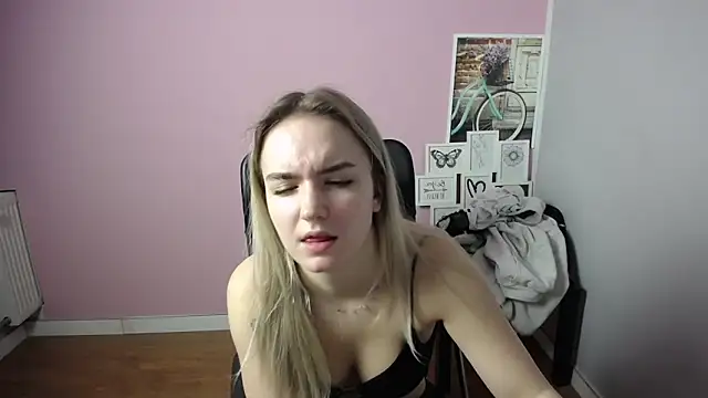 Snapshot of viktoria_lovely chatting on January 17, 6:36 am viktoria lovely online show from January 17, 6:36 am