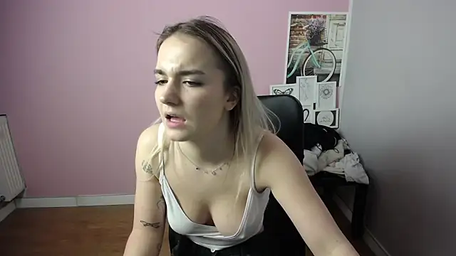 Snapshot of viktoria_lovely chatting on January 24, 9:28 am viktoria lovely online show from January 24, 9:28 am