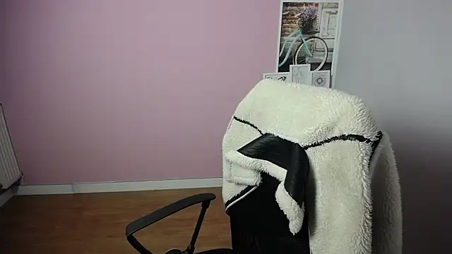 Snapshot of viktoria_lovely chatting on February 28, 9:04 am viktoria lovely online show from February 28, 9:04 am