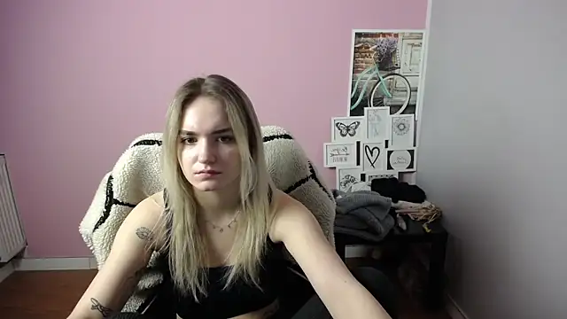 Snapshot of viktoria_lovely chatting on March 16, 11:27 am viktoria lovely online show from March 16, 11:27 am