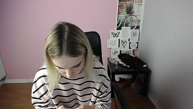 Snapshot of viktoria_lovely chatting on September 12, 10:04 am viktoria lovely online show from September 12, 10:04 am