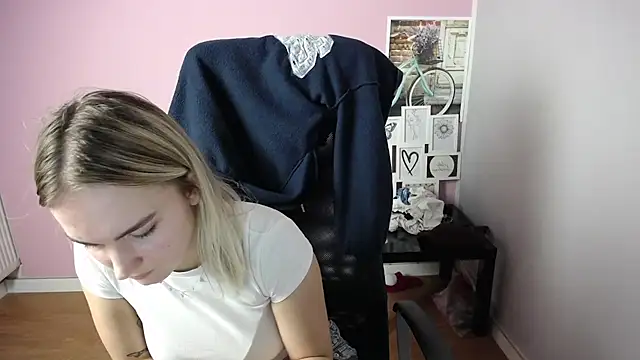 Snapshot of viktoria_lovely chatting on September 17, 7:21 am viktoria lovely online show from September 17, 7:21 am