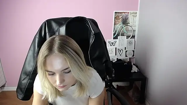 Snapshot of viktoria_lovely chatting on October 10, 10:36 am viktoria lovely online show from October 10, 10:36 am