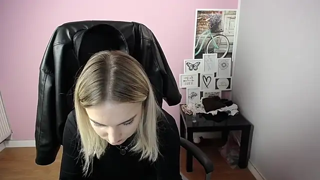 Snapshot of viktoria_lovely chatting on October 17, 9:56 am viktoria lovely online show from October 17, 9:56 am