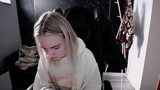 Snapshot of viktoria_lovely chatting on November 11, 10:26 am viktoria lovely online show from November 11, 10:26 am