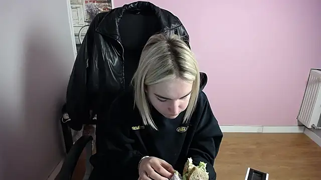 viktoria lovely online show from February 17, 6:32 am