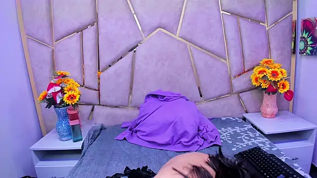 Snapshot of Kloe_Candy1 chatting on November 28, 4:37 am Kloe Candy1 online show from November 28, 4:37 am