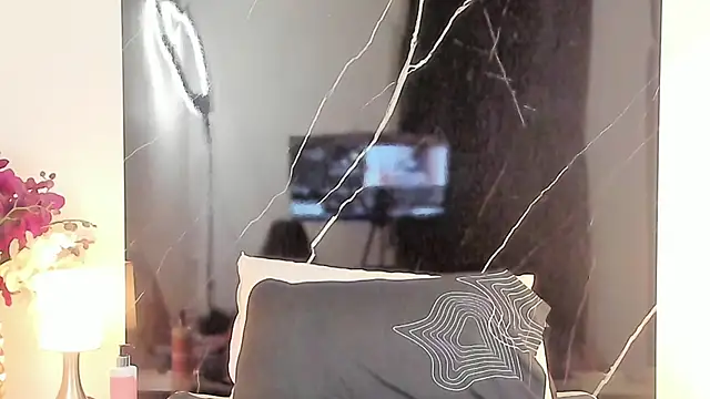 Snapshot of BellaaStarlix chatting on March 4, 7:31 pm BellaaStarlix online show from March 4, 7:31 pm