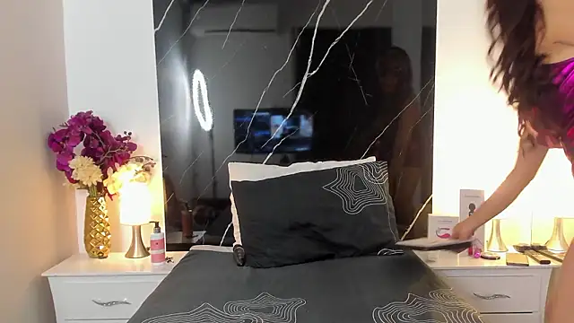 Snapshot of BellaaStarlix chatting on March 6, 8:05 pm BellaaStarlix online show from March 6, 8:05 pm