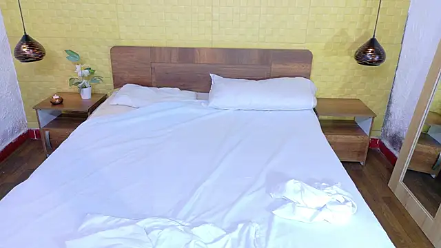 Snapshot of Mrs_booty chatting on September 29, 2:00 pm Mrs booty online show from September 29, 2:00 pm