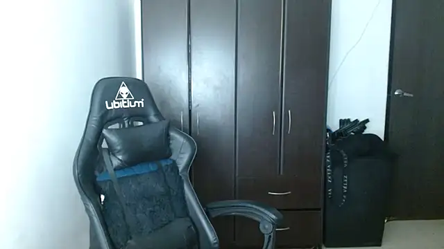 natashasmithe online show from February 11, 6:44 pm