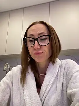 LauraDavis online show from February 22, 2:37 pm