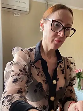 LauraDavis online show from June 30, 12:50 pm