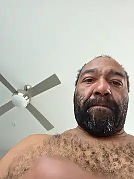 Bearhoney843 online show from December 21, 6:37 pm