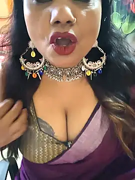 Snapshot of YR-SHIVANI chatting on April 8, 6:24 am YR-SHIVANI online show from April 8, 6:24 am
