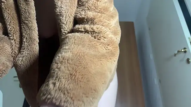 Snapshot of Monicbabe chatting on February 19, 2:35 pm Monicbabe online show from February 19, 2:35 pm