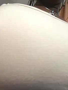 Snapshot of t-Booty_risky_ chatting on October 23, 1:54 pm t-Booty risky online show from October 23, 1:54 pm