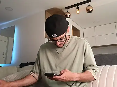 Phantom Bigger1 online show from January 7, 2:30 pm