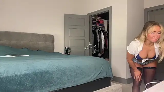 ElenaErickson online show from December 9, 8:12 pm