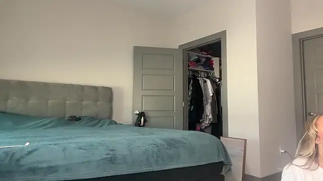 ElenaErickson online show from January 8, 9:01 pm