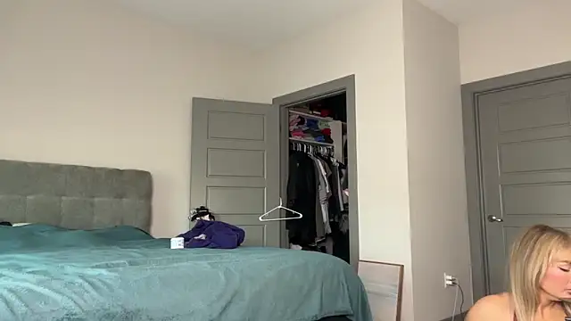 ElenaErickson online show from February 3, 11:47 pm