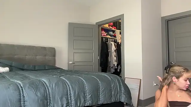 ElenaErickson online show from March 5, 8:53 pm