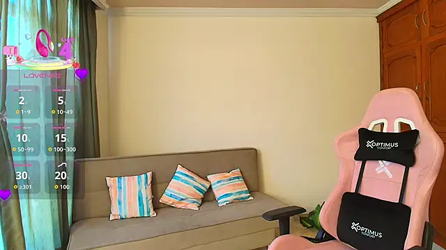 Snapshot of lili_jade222 chatting on November 22, 6:18 pm lili jade222 online show from November 22, 6:18 pm